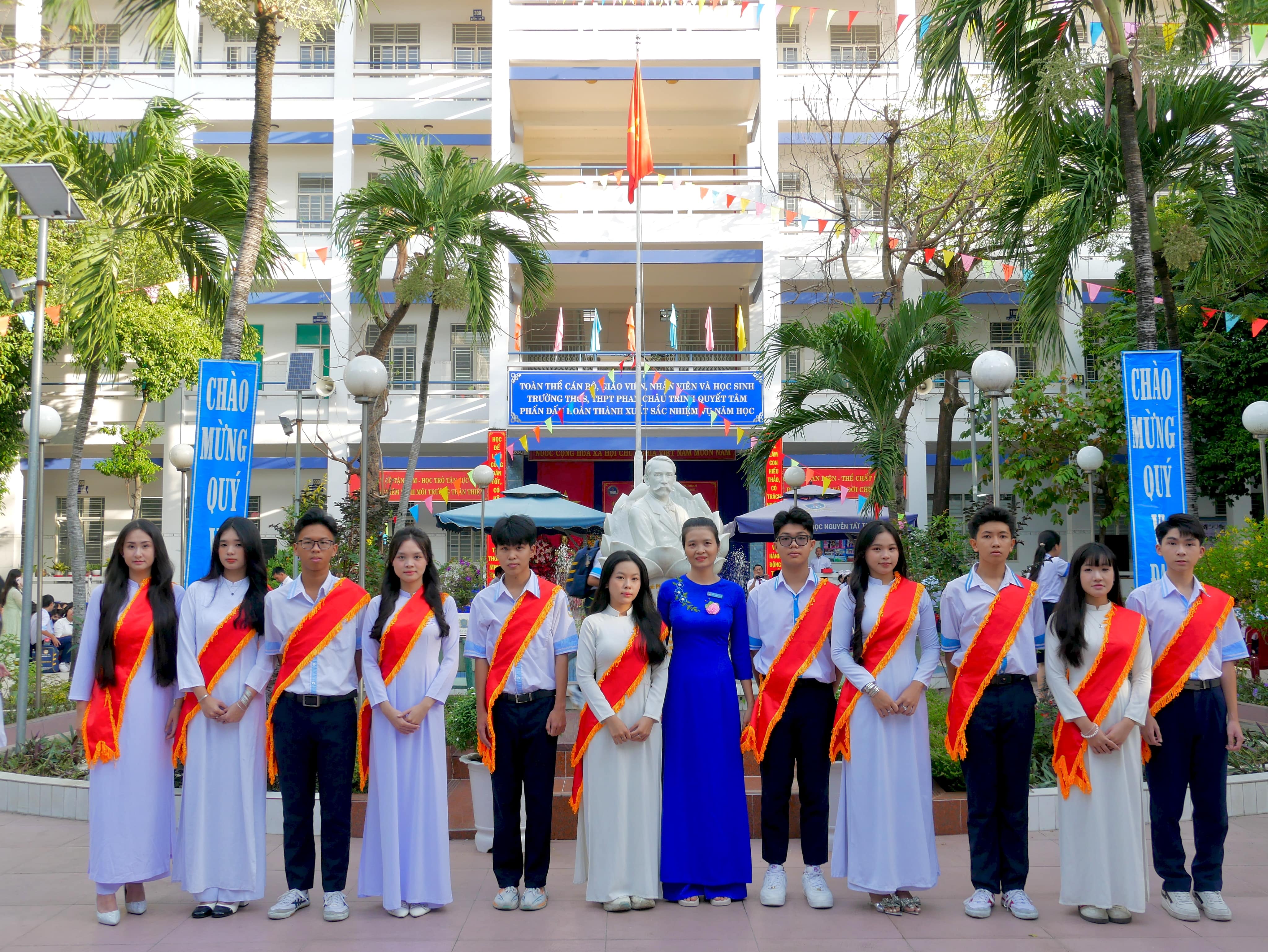 Lễ kỷ niệm 43 năm ngày Nhà giáo Việt Nam và 25 thành lập trường